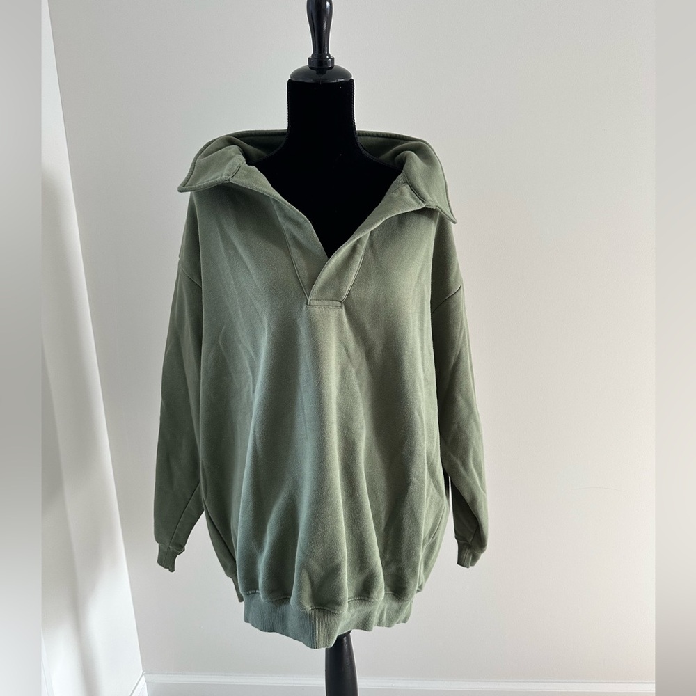Women’s Crop Shop Boutique Oversized Collar Sweatshirt in Clover - Picture 2 of 7